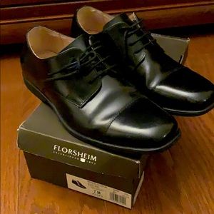 Boy’s size 7 dress shoes.